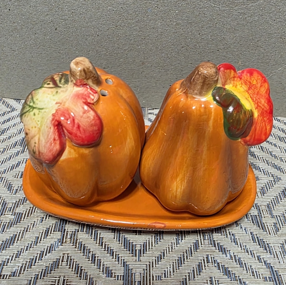 Fall Pumpkin Salt And Pepper Shaker Set With Tray #13